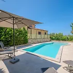 In With Swimming Pool شقة