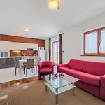 In With Swimming Pool شقة