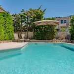 In With Swimming Pool شقة